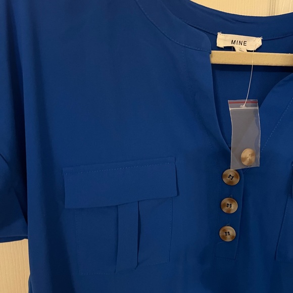 ⭐️ Beautiful royal blue blouse- Large- NWT - Picture 2 of 5